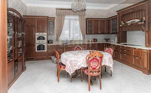 Дом 786м&sup2;, 3-этажный, участок 14 сот.  