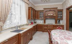 Дом 786м&sup2;, 3-этажный, участок 14 сот.  