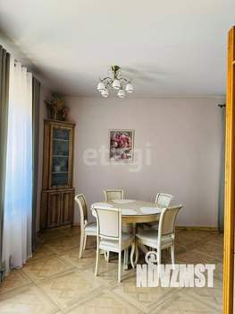 Дом 220м&sup2;, 2-этажный, участок 10 сот.  