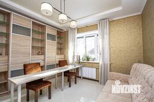 Дом 199м&sup2;, 4-этажный, участок 12 сот.  