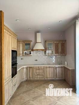 Дом 220м&sup2;, 2-этажный, участок 10 сот.  