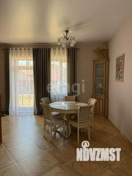Дом 220м&sup2;, 2-этажный, участок 10 сот.  