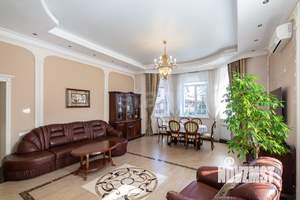 Дом 440м&sup2;, 3-этажный, участок 15 сот.  