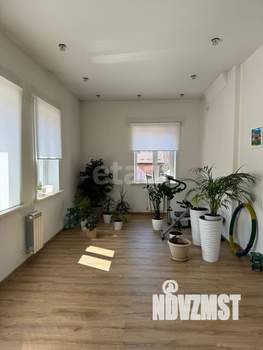 Дом 220м&sup2;, 2-этажный, участок 10 сот.  