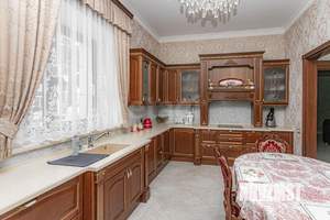 Дом 786м&sup2;, 3-этажный, участок 14 сот.  