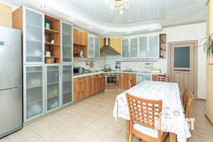 Дом 400м&sup2;, 3-этажный, участок 10 сот.  