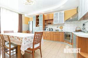 Дом 400м&sup2;, 3-этажный, участок 10 сот.  