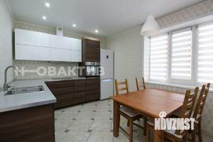 Дом 210м&sup2;, 2-этажный, участок 11 сот.  
